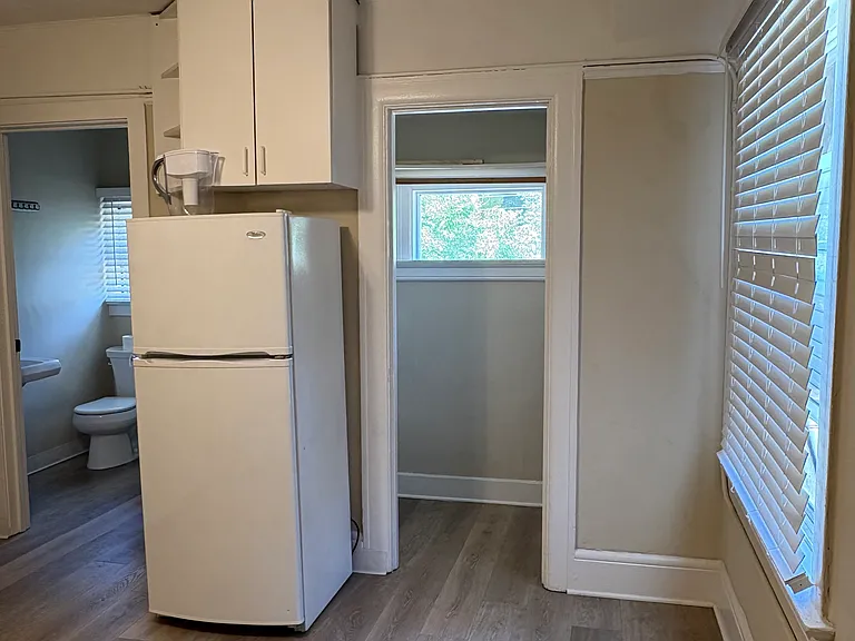 657 Everett Ave #4 — Photo 9
