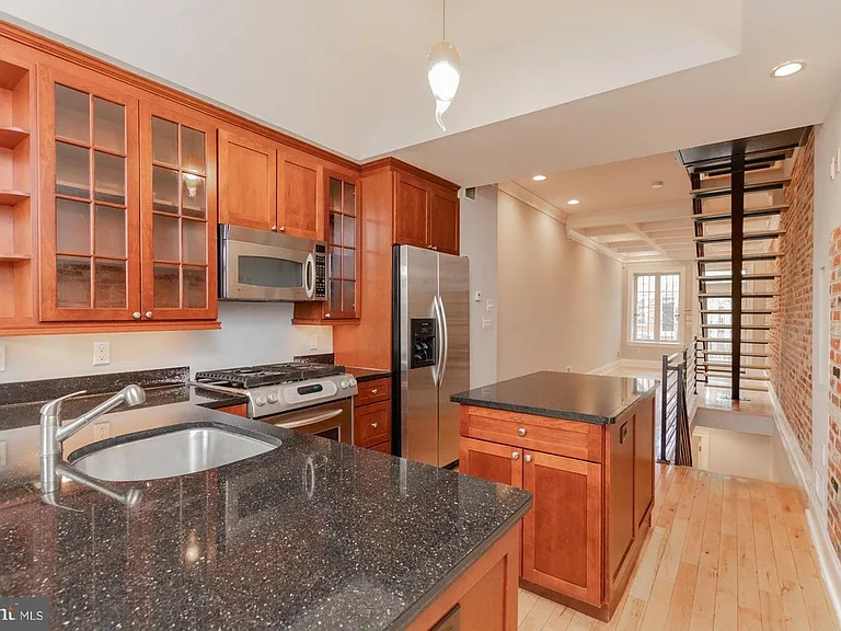 932 S Kenwood Ave — Photo 7