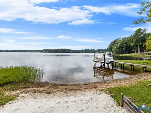 20018 Chesdin Harbor Dr, South Chesterfield, VA 23803
