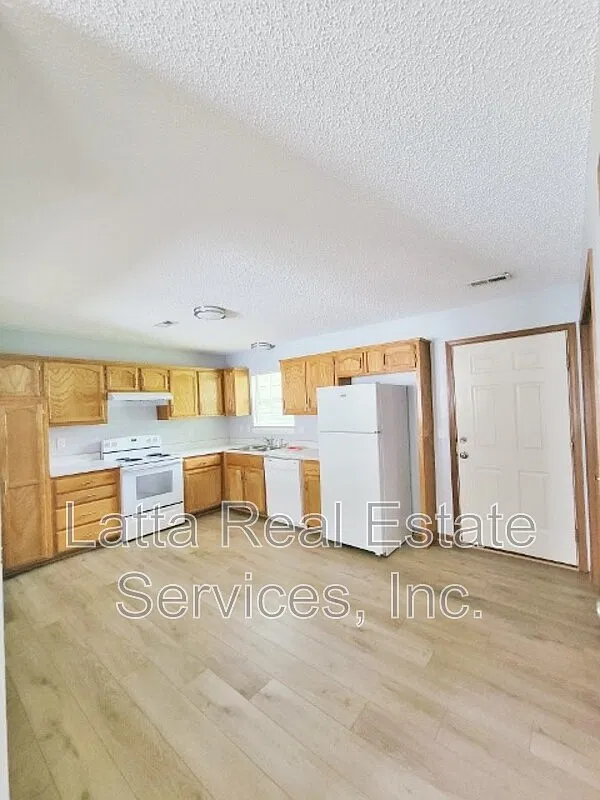 2 bed, 1.0 bath, 850 sqft, $875 — Photo 3