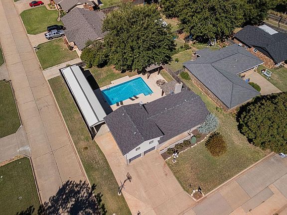 2nd image of 207 Ellis Ln
