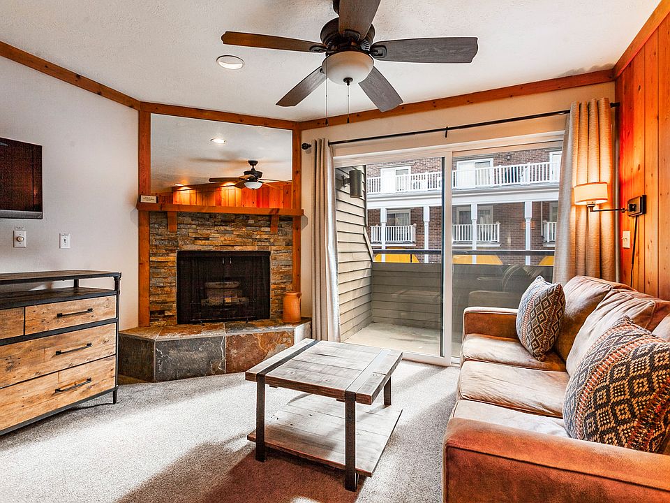 Living Area with Sleeper Sofa & Murphy Bed
