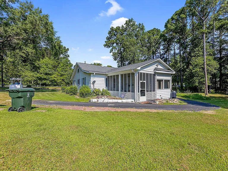 835 Glenco Rd — Photo 2