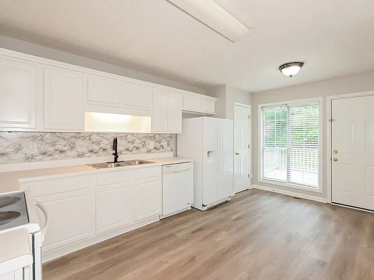 9385 Eagles Landing Dr — Photo 7