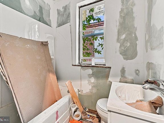 5th image of 2509 Nicholas St
