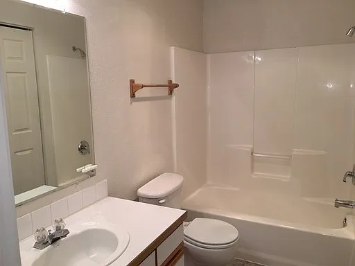 2002 SW Canyon Dr #15 — Photo 17