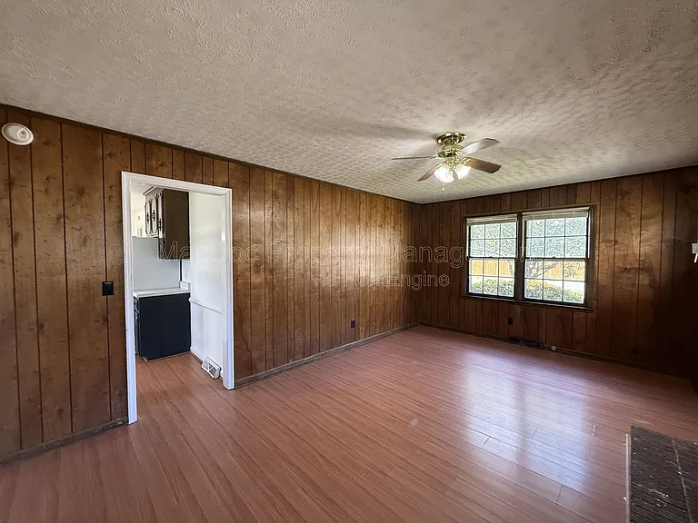 1804 Sherwood Dr — Photo 10