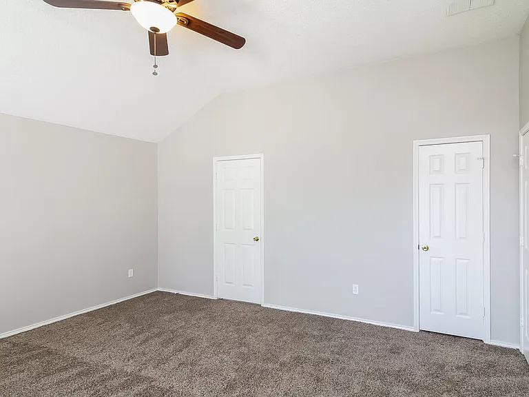 816 Parker Dr — Photo 7