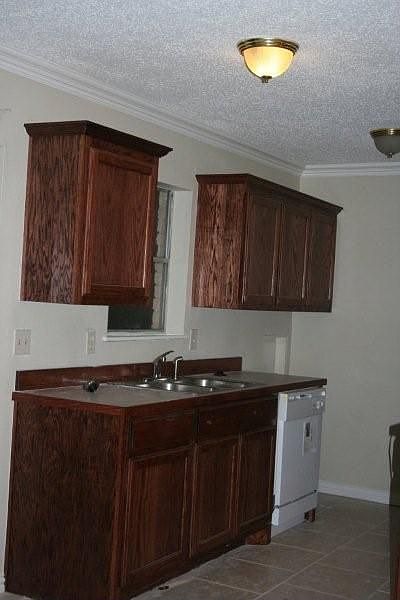 1st image of 806 La Fiesta Dr
