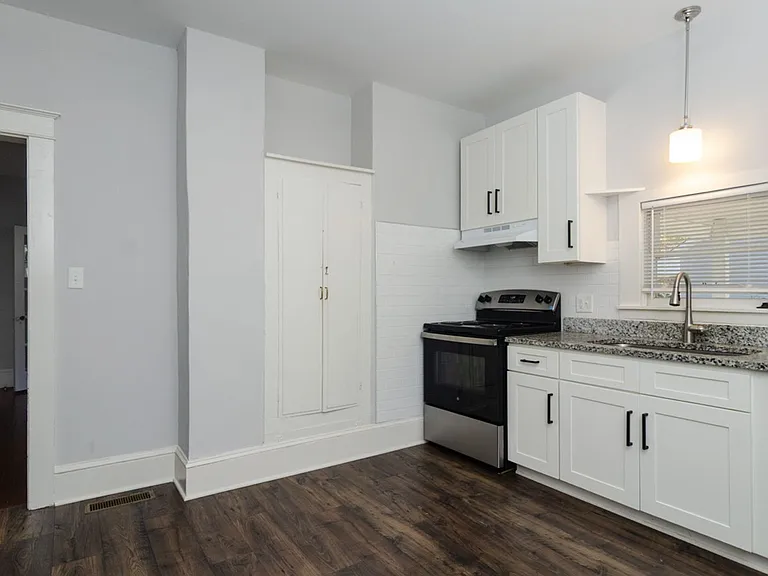914B Bonham Ave — Photo 11