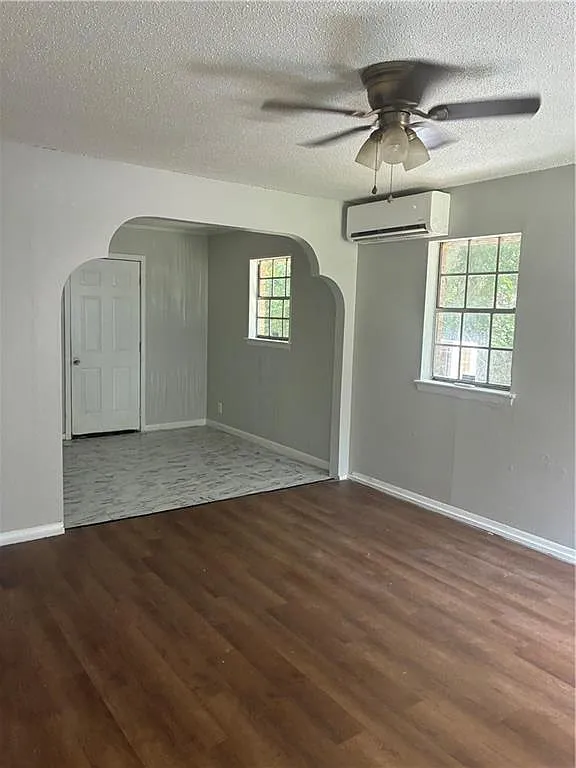 3 bed, 1.0 bath, 1000 sqft, $1,400 — Photo 2