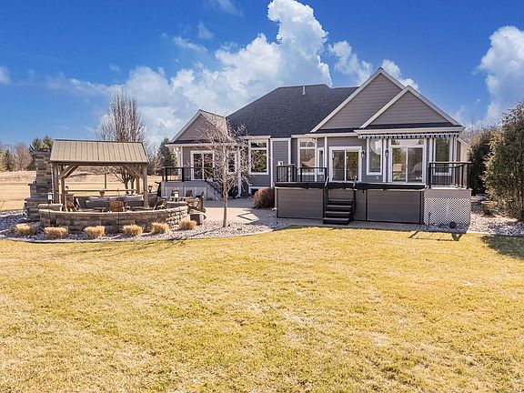 2nd image of 3812 Sparrow Hawk TRAIL