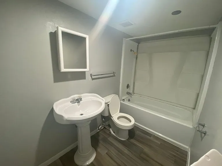 Courtland Place Apartments — Photo 9