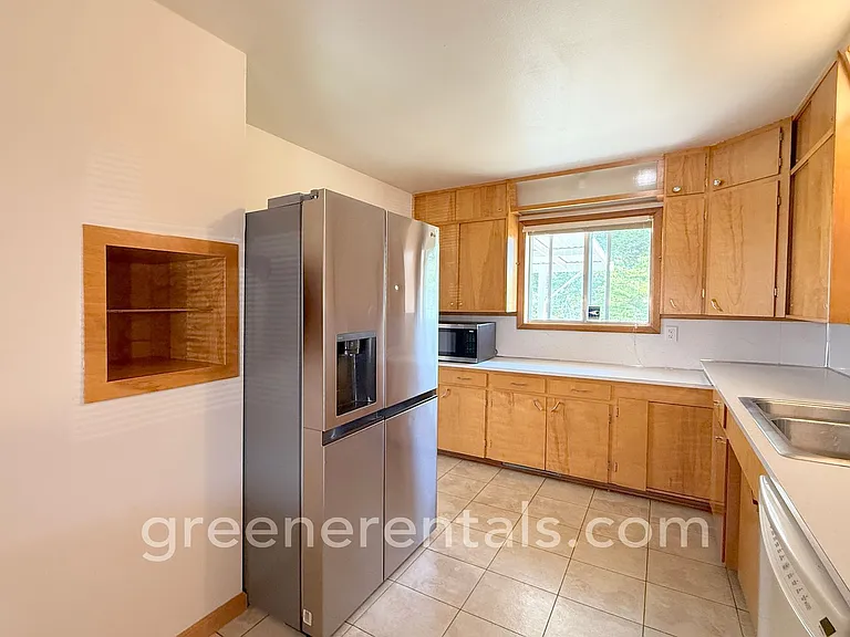 1616 10th Ave SW — Photo 1