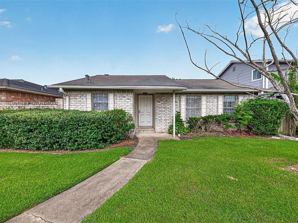 1st image of 13026 Clarewood Dr