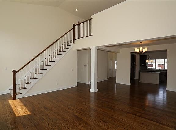 4th image of 5 Mulberry Dr