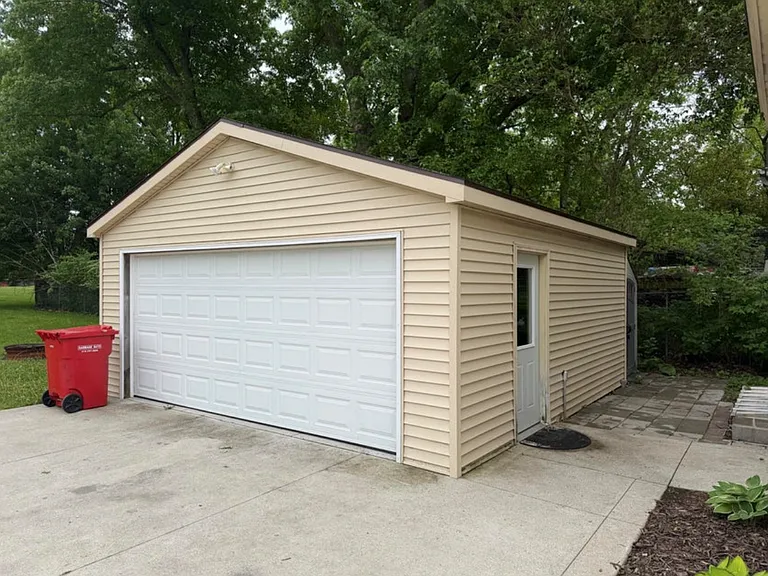 1122 Garfield Ave — Photo 2