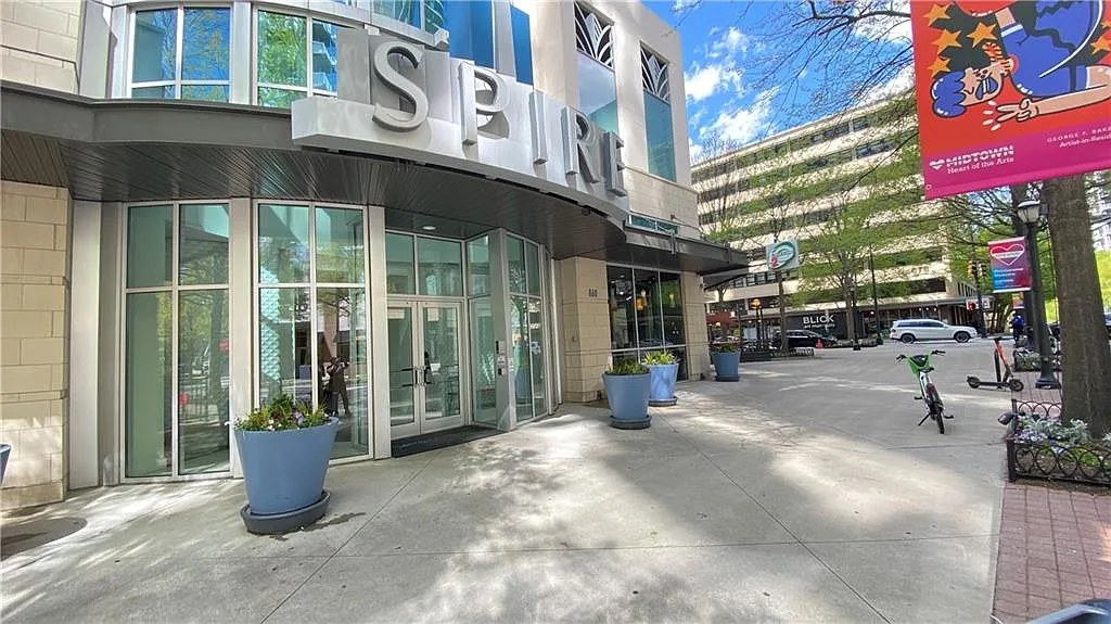 1 bed, 1.0 bath, 796 sqft, $2,100 — Photo 2