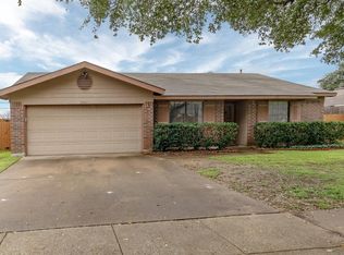 2404 Beachtree Ln, Bedford, TX 76021