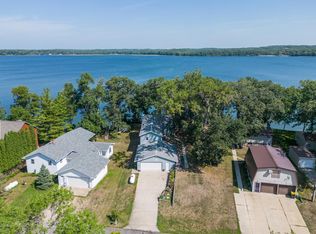 166 S Andrew Dr NE, New London, MN 56273