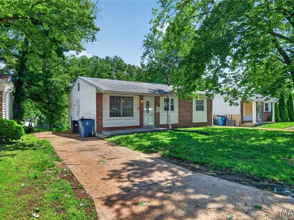10076 Royal Dr, Saint Louis, MO 63136