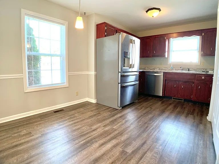 355 Broadmore Dr — Photo 6