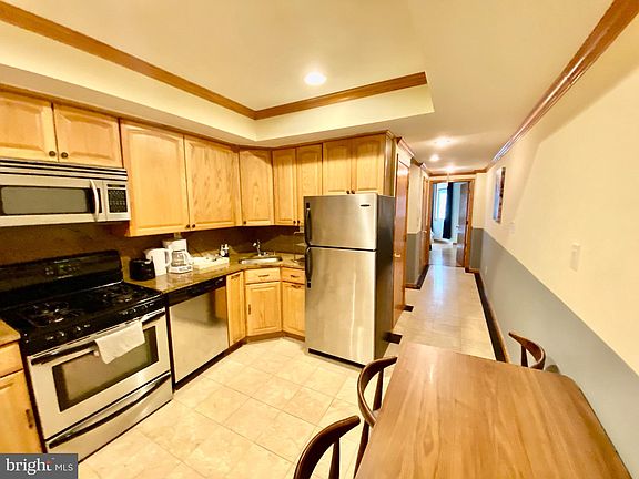 4th image of 906 Cherry St Floor 2