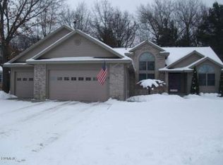 3706 Whispering Woods Dr, Muskegon, MI 49444