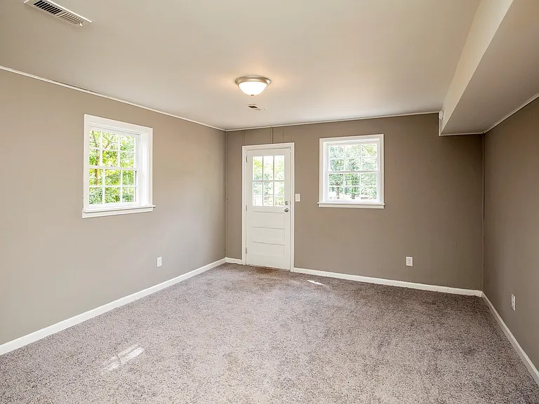 1037 Dawn Dr — Photo 14