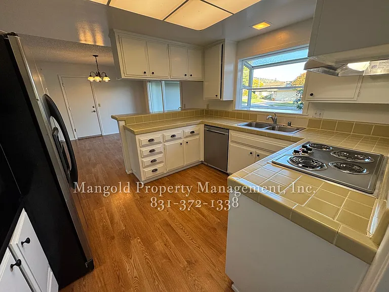 22490 Ferdinand Dr — Photo 8