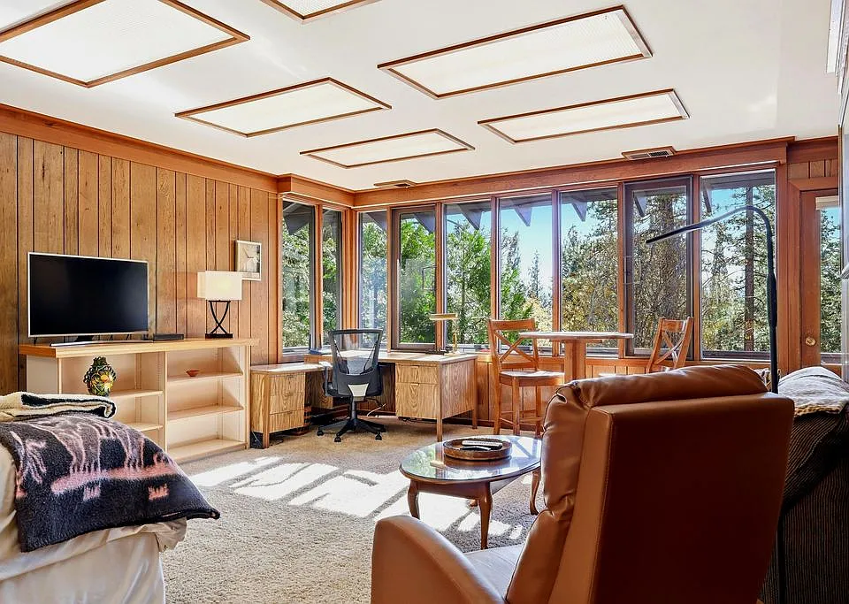 Great heat system, sofa and recliner chair and the best when it comes to outside light, but also pull down shades .