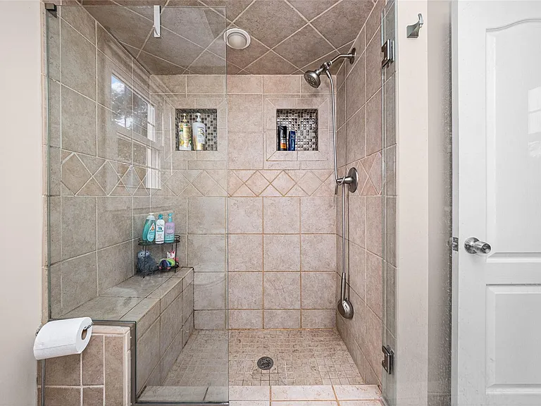 16610 Old Bedford Rd — Photo 38