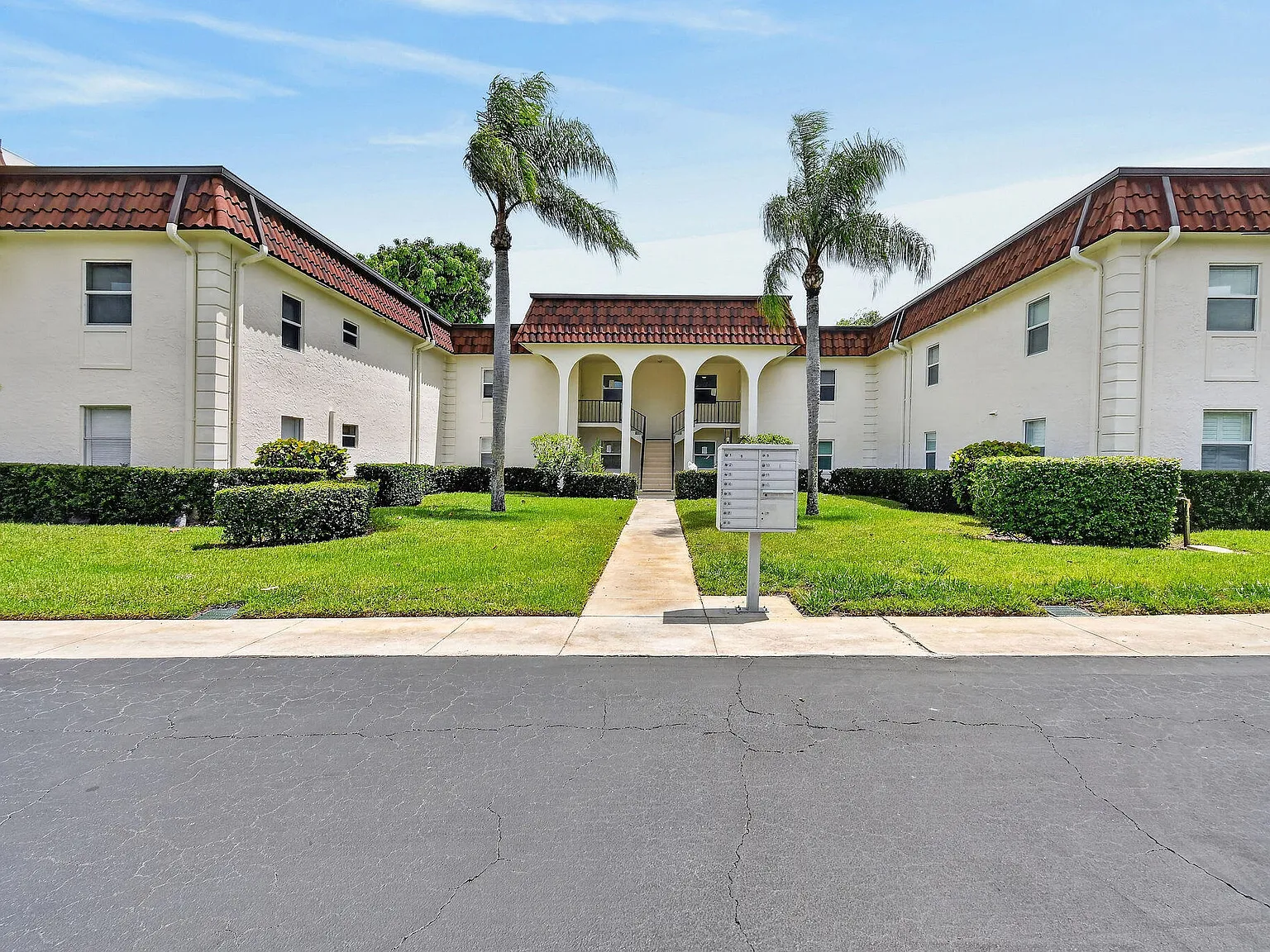 3 bed, 2.0 bath, 1315 sqft, $5,600 — Photo 1