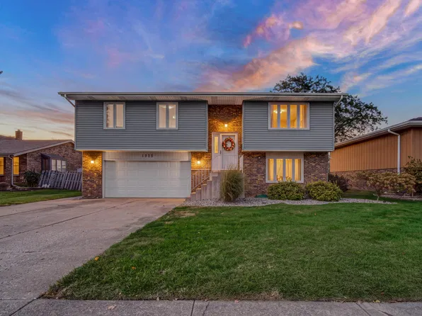1935 Martha St, Munster, IN 46321