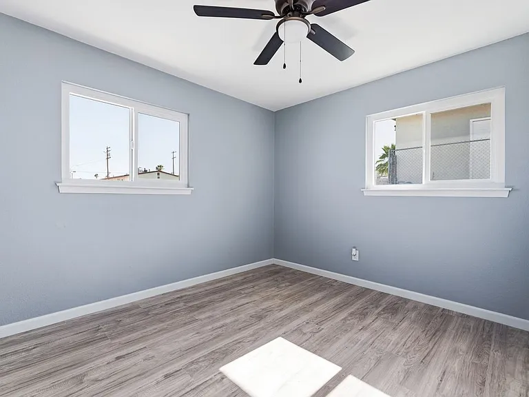 937 Elizabeth St — Photo 18