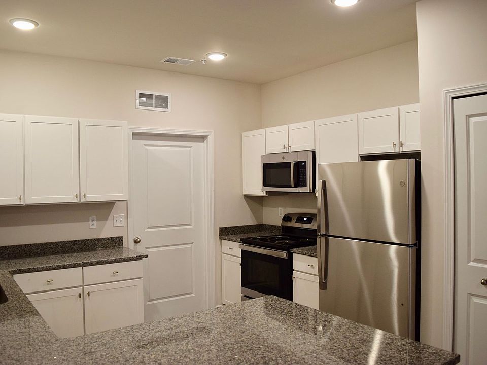 29400 Towne Center Dr 2 br / 2.0 ba, 1750, Warren, MI 48093 Zillow