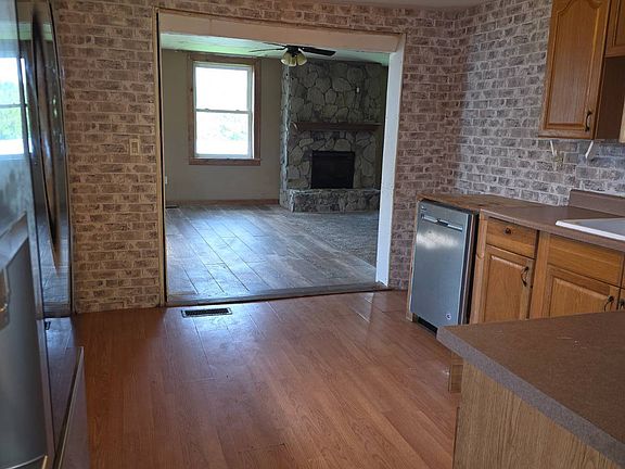 3rd image of 327 Locust St
