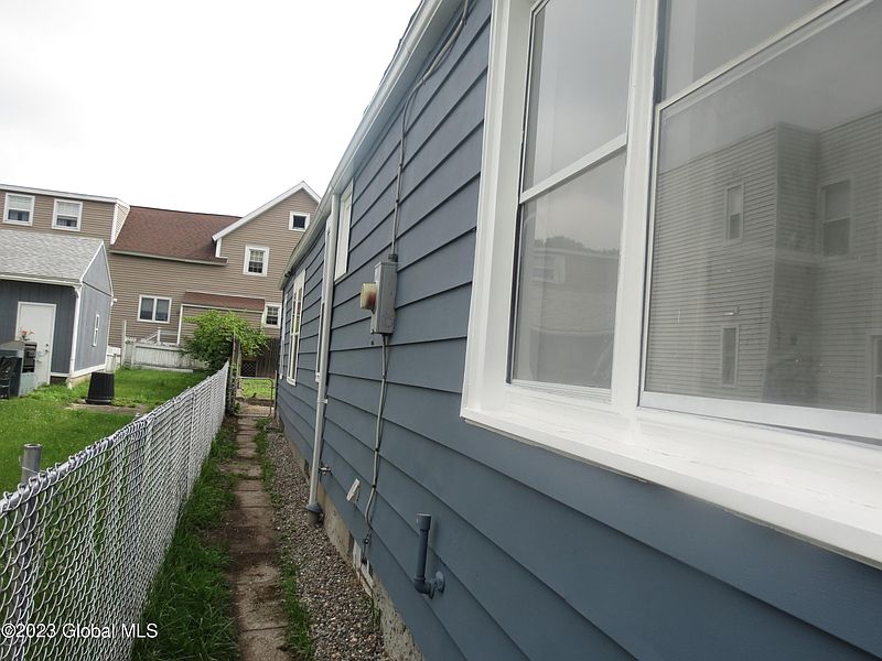 5th image of 67 Pine Street