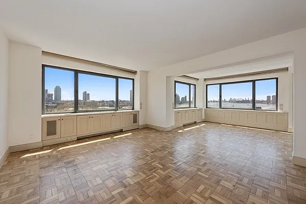 Sold by Compass | media 18