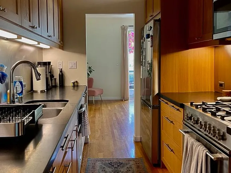 2133 Filbert St — Photo 31