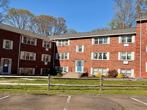 2nd image of 39 Briarwood Ln APT D