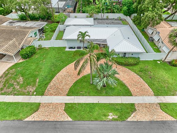 2nd image of 683 SW 2ND Street