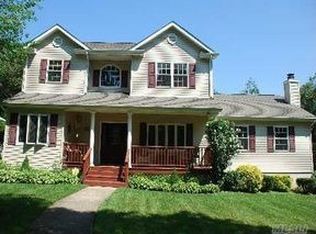 8 Cherry Ct, Central Islip, NY 11722
