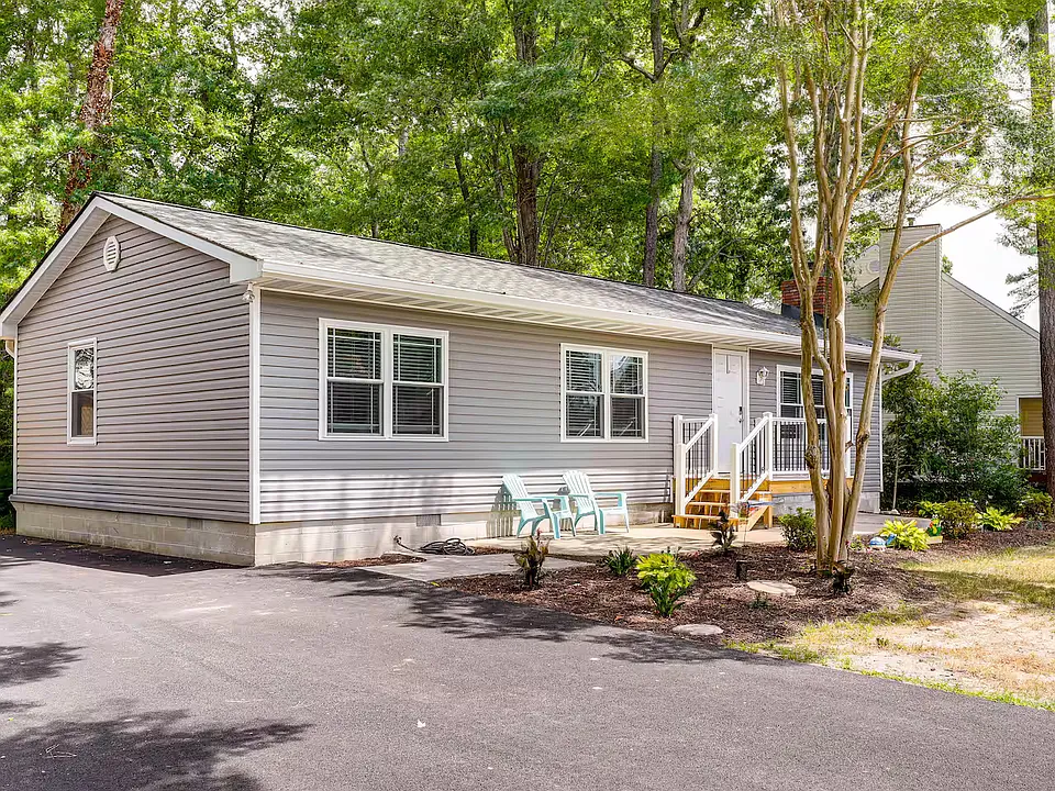 77 Newport Dr