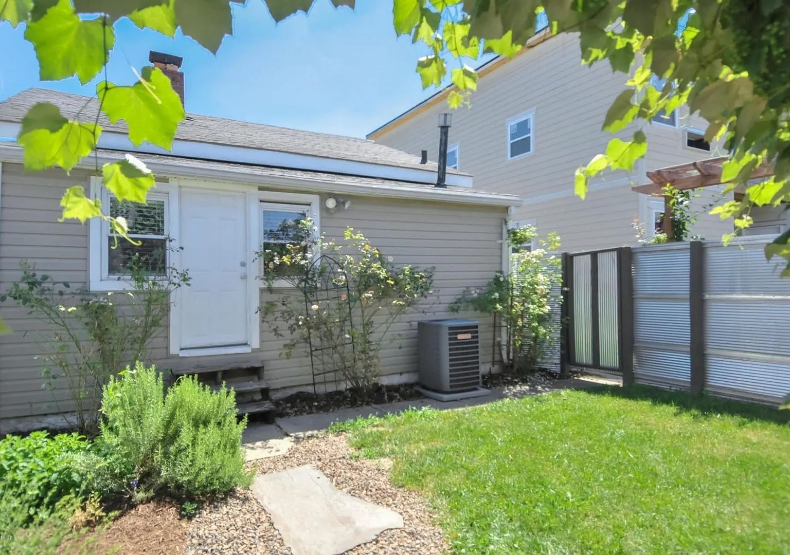 Quaint One Bedroom House close to U of L, Germantown & Downtown — Photo 2