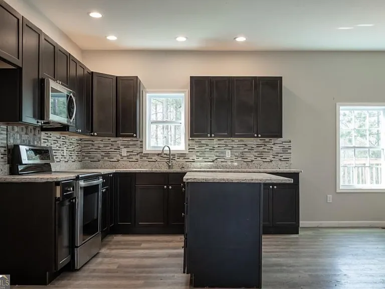 2446 Remington Dr — Photo 10