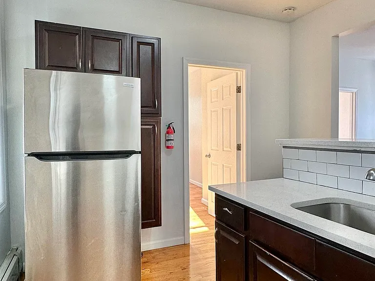 245 Duncan Ave #4 — Photo 7