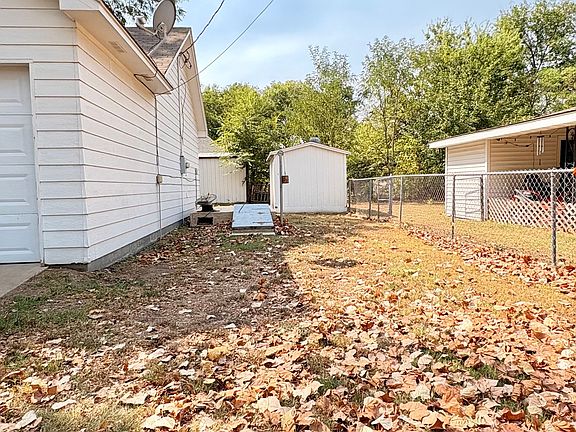 5th image of 205 W Boomer St