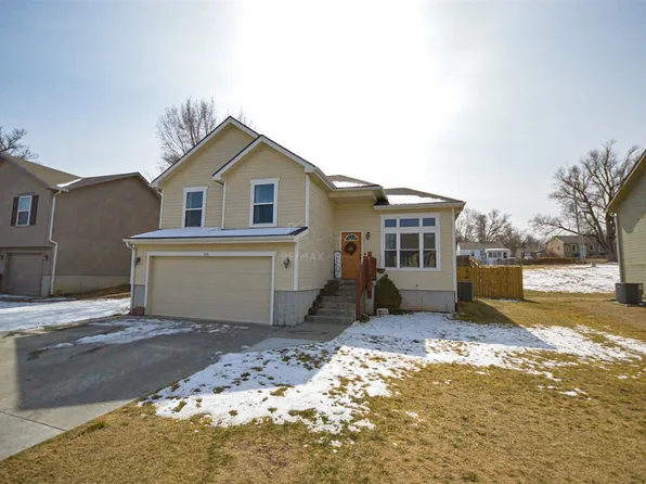 611 W Pine St, Junction City, KS 66441