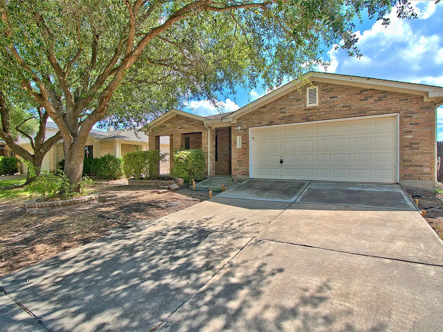 3 bed, 2.0 bath, 1738 sqft, $2,050 — Photo 1